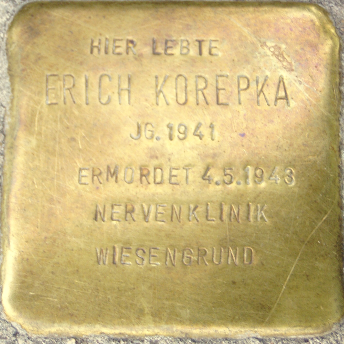 Historischer Ort: Stolperstein für Erich Korepka, Foto des Stolpersteines