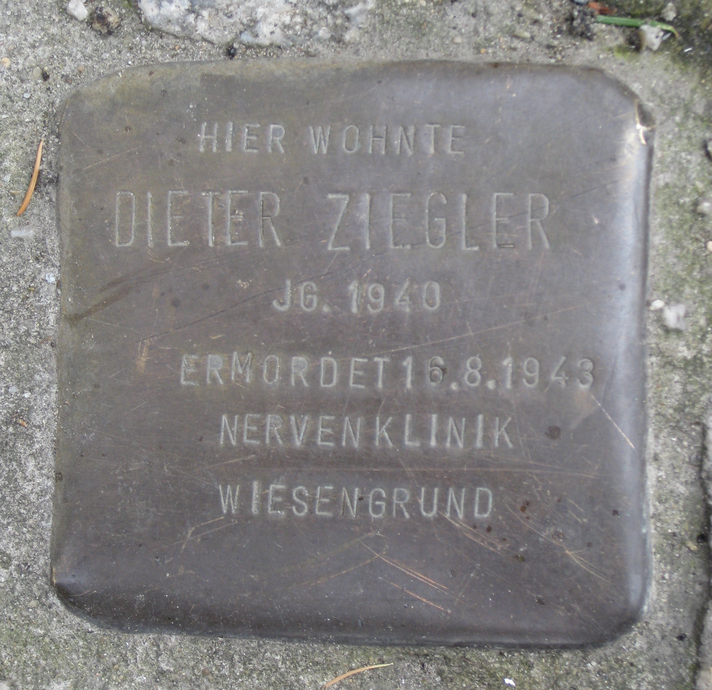 Historischer Ort, Stolperstein für Dieter Ziegler, Foto des Stolpersteines