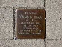 Historischer Ort: Stolperstein für Benjamin Traub, Foto des Stolpersteines