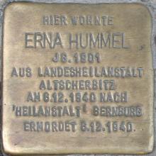 Historischer Ort: Stolperstein für Erna Hummel, Foto des Stolpersteines